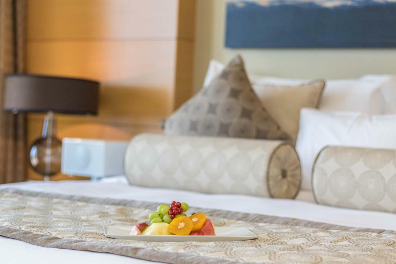 Westminster Dubai Mall Экстерьер фото A fruit plate in a hotel room